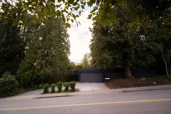 945 15th Street, West Vancouver For Sale - image 2