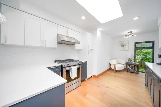 4096 Sunset Boulevard, North Vancouver For Sale - image 10