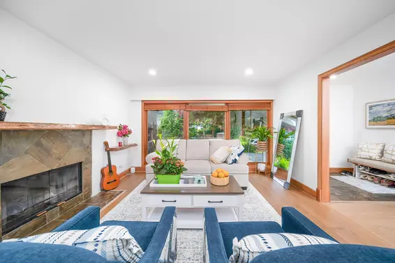 4096 Sunset Boulevard, North Vancouver For Sale - image 5