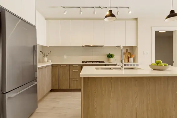 G4 625 East 3rd Street, North Vancouver
