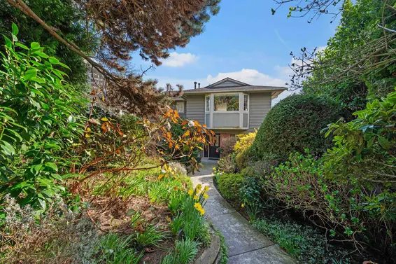 2324 Marine Drive, West Vancouver For Sale - image 27