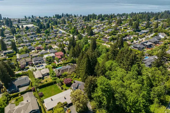 2440 Queens Avenue, West Vancouver For Sale - image 35