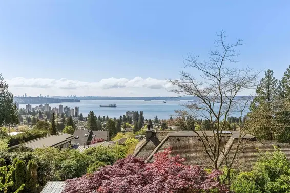 2440 Queens Avenue, West Vancouver For Sale - image 37