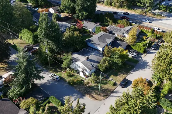 2405 Lloyd Avenue, North Vancouver For Sale - image 10