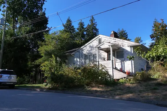 2405 Lloyd Avenue, North Vancouver For Sale - image 3