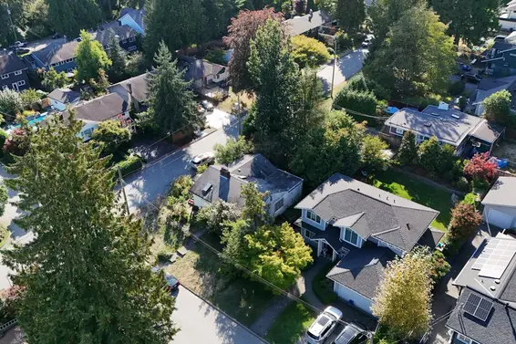 2405 Lloyd Avenue, North Vancouver For Sale - image 8