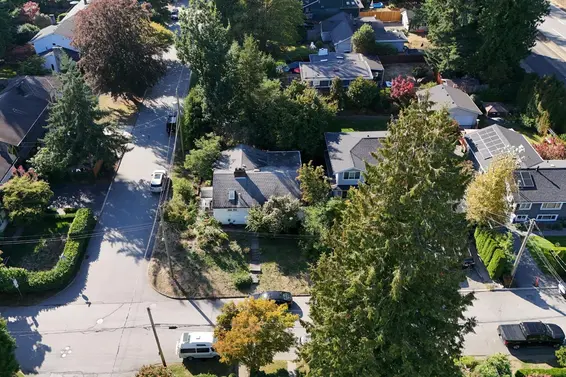2405 Lloyd Avenue, North Vancouver For Sale - image 9