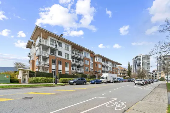 305 717 Chesterfield Avenue, North Vancouver For Sale - image 2