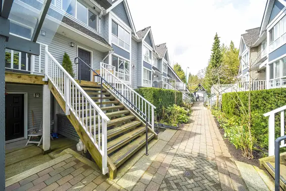 15 1015 Lynn Valley Road, North Vancouver