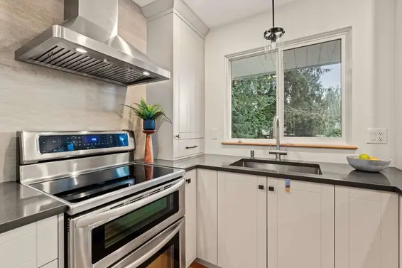 2685 Byron Road, North Vancouver For Sale - image 10