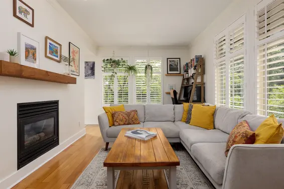 201 118 West 22 Street, North Vancouver For Sale - image 2