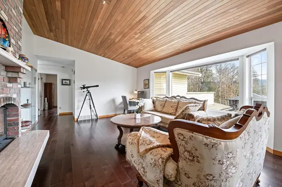 4130 Russell Court, North Vancouver For Sale - image 8