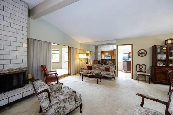 697 Plymouth Drive, North Vancouver For Sale - image 3