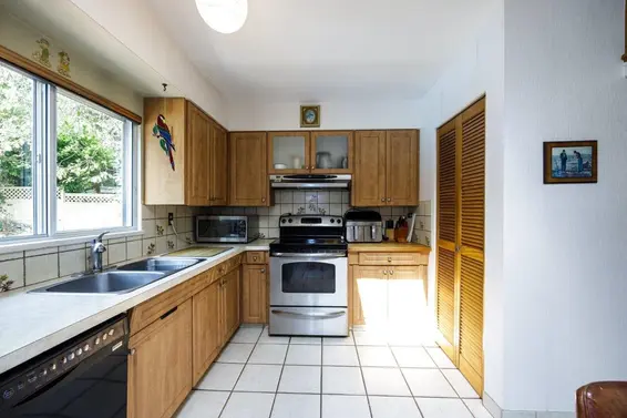 697 Plymouth Drive, North Vancouver For Sale - image 8