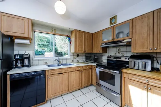 697 Plymouth Drive, North Vancouver For Sale - image 9