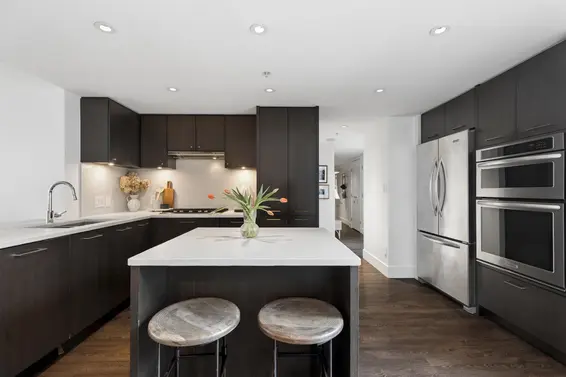 303 150 West 15th Street, North Vancouver