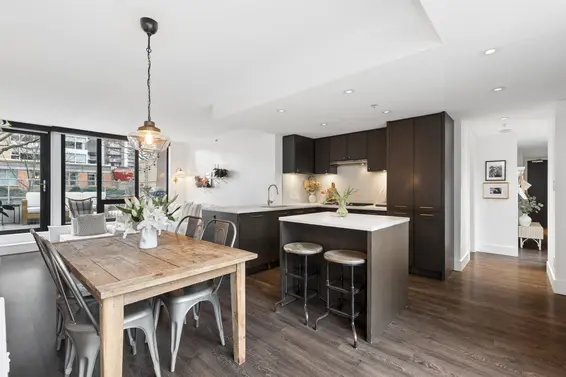 303 150 West 15th Street, North Vancouver For Sale - image 3