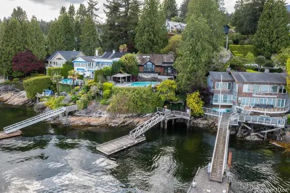 4541 Stonehaven Avenue, North Vancouver For Sale - image 3