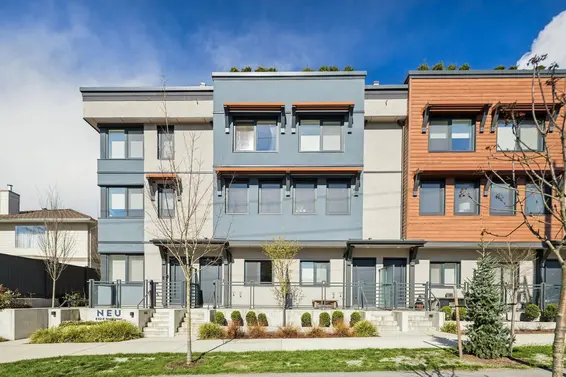 2 632 East 3rd Street, North Vancouver For Sale - image 2