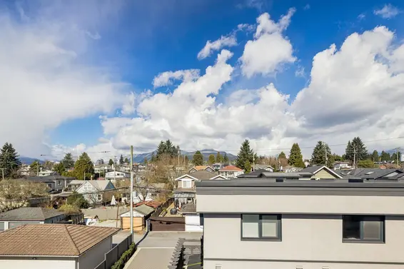 2 632 East 3rd Street, North Vancouver For Sale - image 32