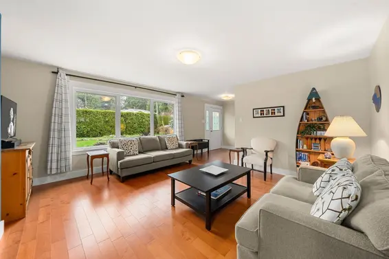 1085 Edgewood Road, North Vancouver For Sale - image 3