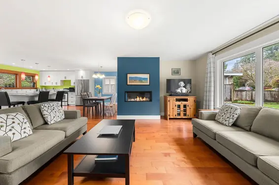 1085 Edgewood Road, North Vancouver For Sale - image 4