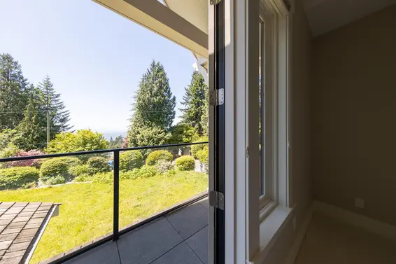 2645 Rosebery Avenue, West Vancouver For Sale - image 26