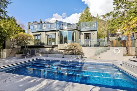 35 Periwinkle Place, Lions Bay