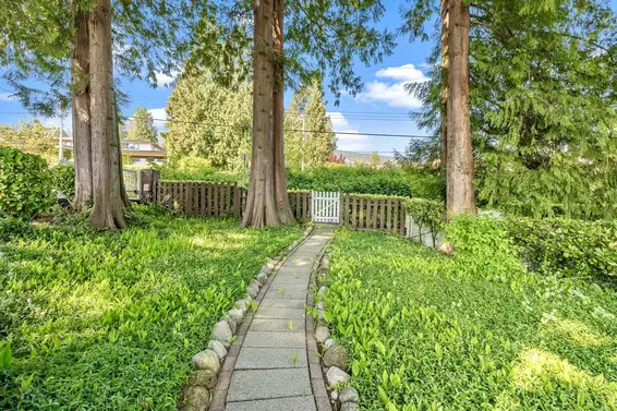 2560 Bellevue Avenue, West Vancouver For Sale - image 16