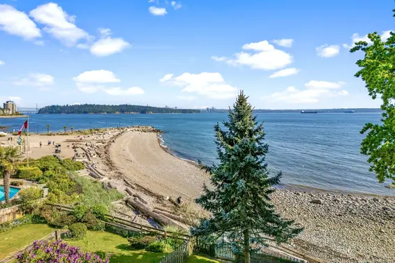 2560 Bellevue Avenue, West Vancouver For Sale - image 3