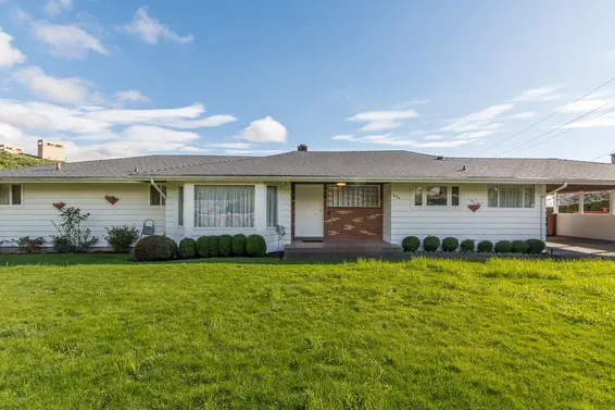 870 Farmleigh Road, West Vancouver For Sale - image 2