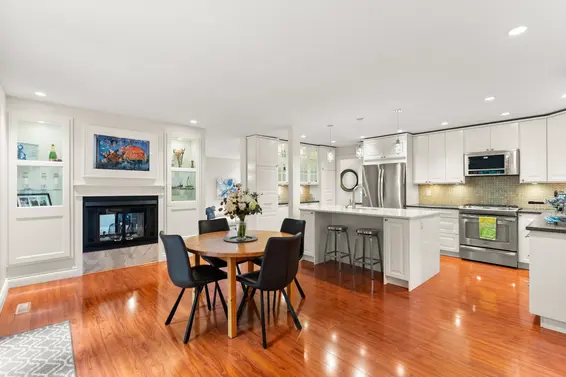 1530 Lighthall Court, North Vancouver For Sale - image 11