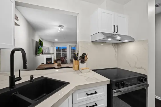 402 245 St. Davids Avenue, North Vancouver For Sale - image 2