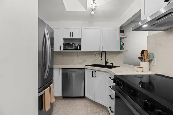 402 245 St. Davids Avenue, North Vancouver For Sale - image 3