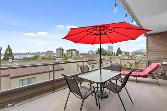 19 220 East 4th Street, North Vancouver For Sale - image 1