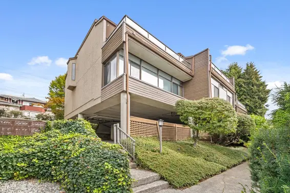 19 220 East 4th Street, North Vancouver For Sale - image 2