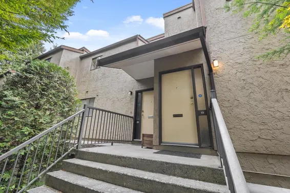 19 220 East 4th Street, North Vancouver For Sale - image 3