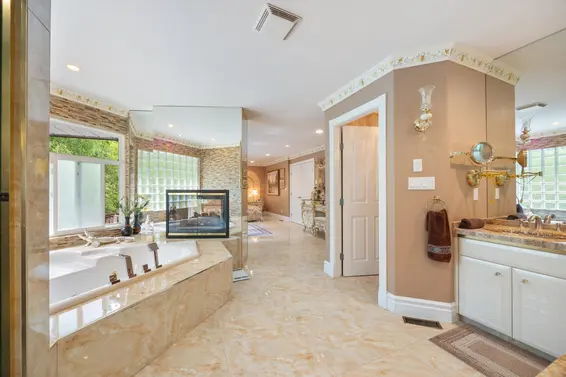 1766 Emerson Court, North Vancouver For Sale - image 16