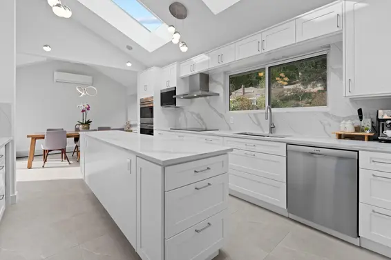 4757 Woodgreen Drive, West Vancouver For Sale - image 11