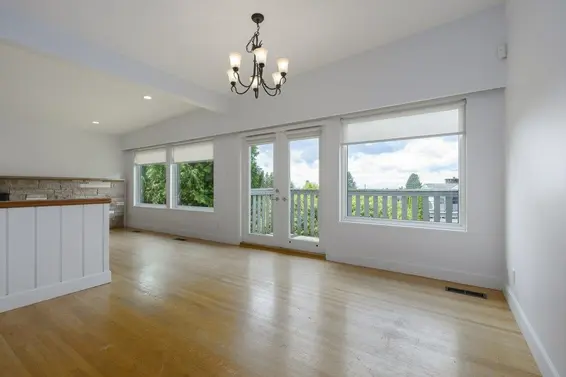 422 Genoa Crescent, North Vancouver For Sale - image 2