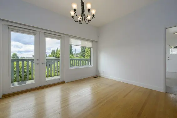 422 Genoa Crescent, North Vancouver For Sale - image 3