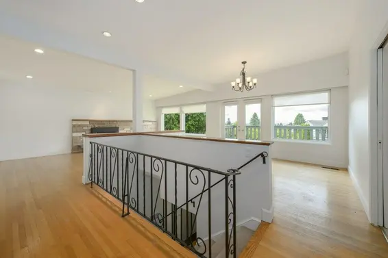 422 Genoa Crescent, North Vancouver For Sale - image 6