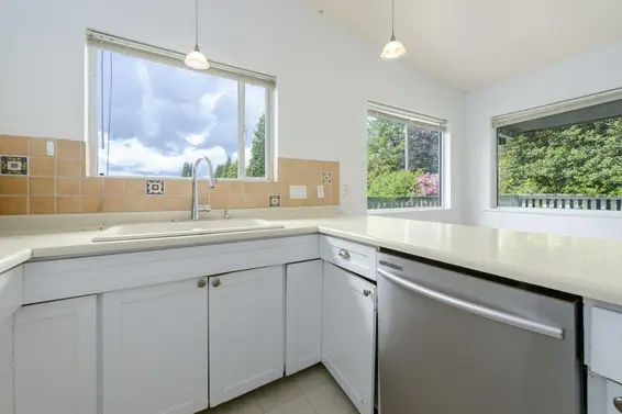 422 Genoa Crescent, North Vancouver For Sale - image 9