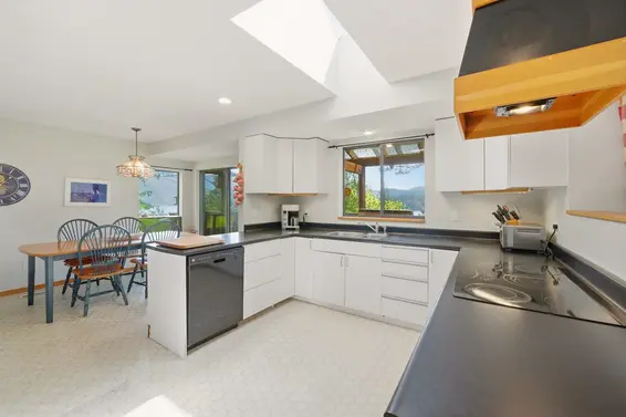 5481 Indian River Drive, North Vancouver For Sale - image 13