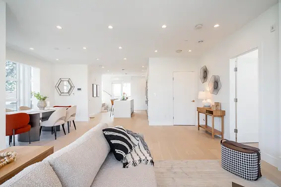 2 434 East 1st Street, North Vancouver For Sale - image 2