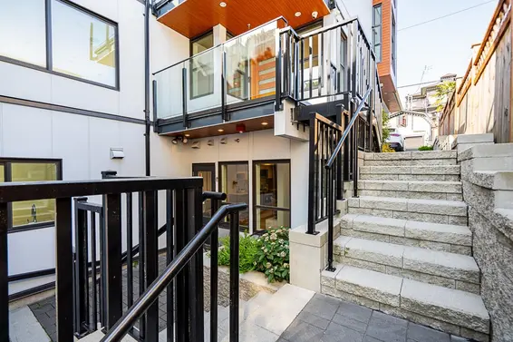 2 434 East 1st Street, North Vancouver For Sale - image 34