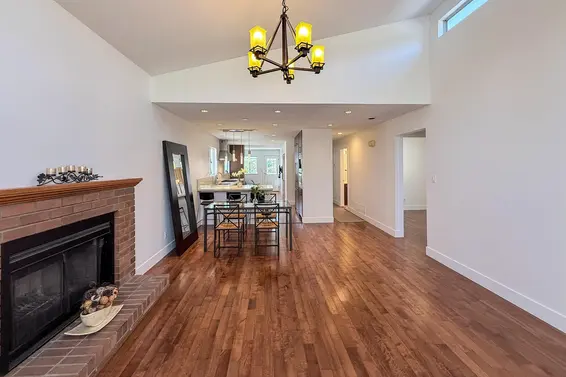 1717 Tatlow Avenue, North Vancouver For Sale - image 3