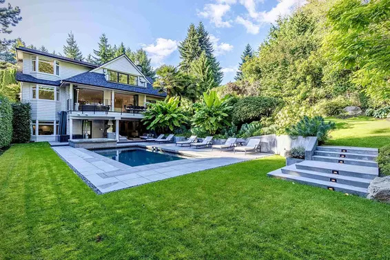 5721 Westport Court, West Vancouver