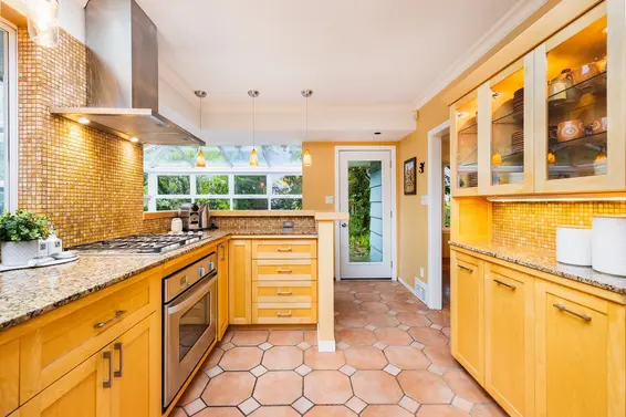 1090 West Keith Road, North Vancouver For Sale - image 12