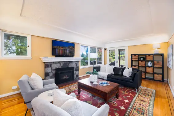1090 West Keith Road, North Vancouver For Sale - image 5
